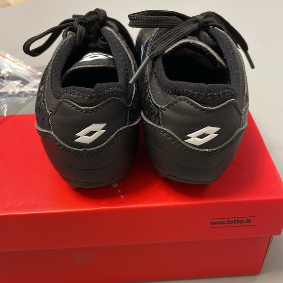 Girls Lotto Storm soccer cleats size 1 - Picture 9 of 10
